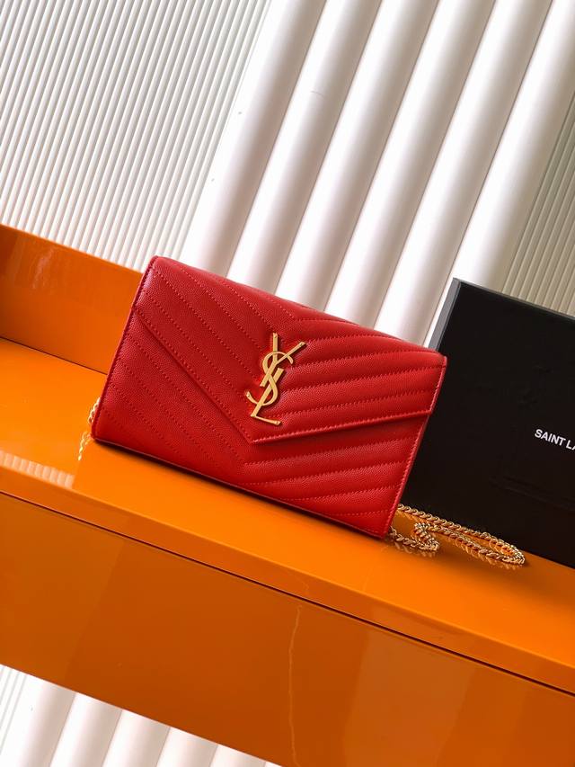 独家背景 大红球纹 金 Monogram鱼子酱纹路原厂皮版本信封包超级实用的一款小包,最经典的款式100%原厂牛皮配上精细手工制作;定制金属Y家Logo彰显个性 独家背景 大红球纹 金 Monogram鱼子酱纹路原厂皮版本信封包超级实用的一款小包,最经典的款式100%原厂牛皮配上精细手工制作;定制金属Y家Logo彰显个性