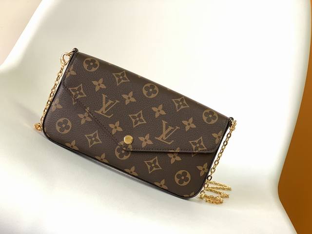M61276Pochette Felicie 手袋优雅小巧，内含两个可脱卸口袋，是携带整理您的日常用品的时尚之选。它不仅仅是款钱夹，除去金色链条后，它还可以用作
