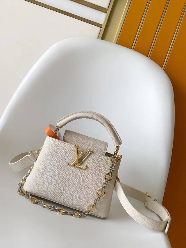 M12936黑色 M12935灰色 M12938米白 M12937红色特级原厂 动态 163本款 Capucines Bb 手袋取材柔韧 Taurillon 牛