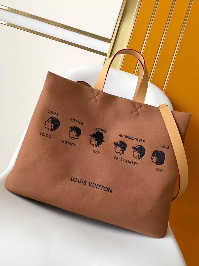 动态163 M15220 顶级原单Pharrel And Nigo Collection's Nigo联名的系列采用的是外翻的设计结构来处理，老花变内里，帆布成