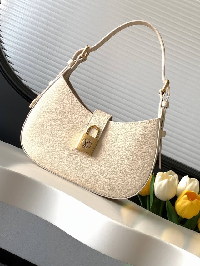 动态变码芯片 顶级原单加强版 M24611黑色 M24885棕色 M24990米白 顶级原单 本款 Low Key Shoulder Bag 手袋以华美设计再度