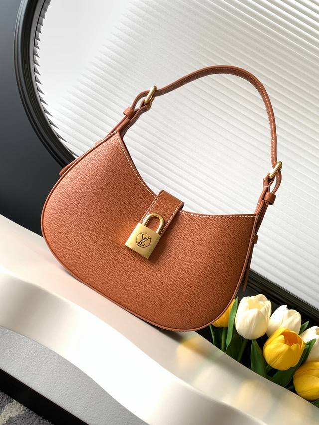 动态变码芯片 顶级原单加强版 M24611黑色 M24885棕色 M24990米白 顶级原单 本款 Low Key Shoulder Bag 手袋以华美设计再度