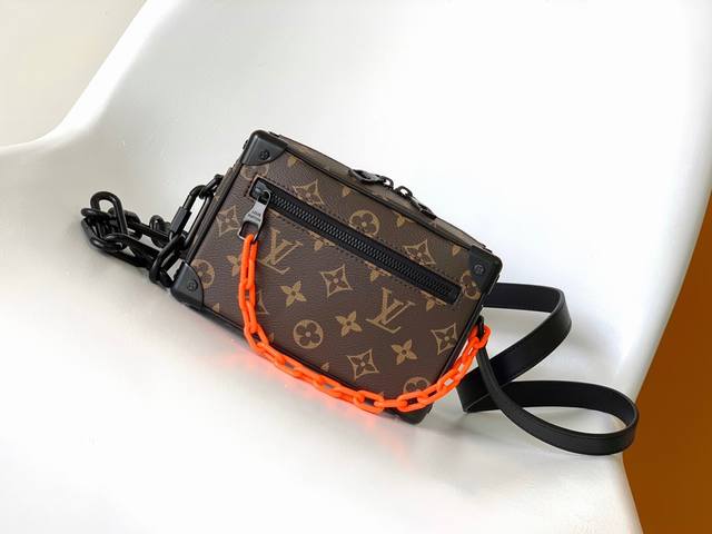 M44735 黑花 M4448老花 M68906 金口 顶级原单Virgil Abloh 为 春夏秀场呈现 Mini Soft Trunk 链条包，讲述 Mon
