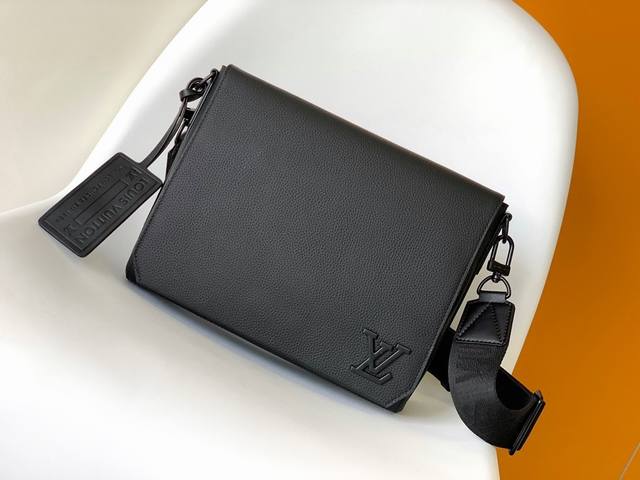 M21363蓝色 M57080 黑色 22505沥青灰 23709藏青色 59329 59327 顶级原单 Lv Aerogram 邮差包以极简设计满溢潮流气息
