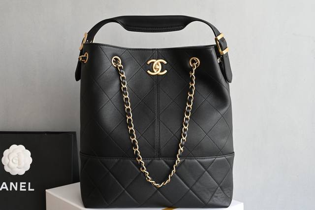 白金版正品级 包装如图 全新到货 购物袋 竖版 黑色拼接 专柜售价购入开发 爆款之一 包身柔软上身舒服 超大容量轻松装下日常所需 逛街、旅行都是超高值好伙伴 五