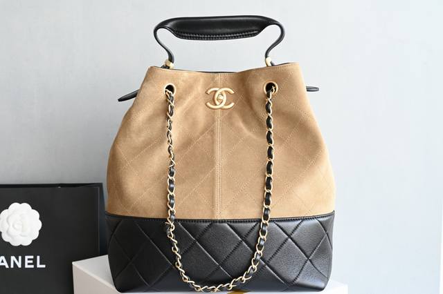 白金版正品级 包装如图 全新到货 购物袋 竖版 土黄拼黑 专柜售价购入开发 爆款之一 包身柔软上身舒服 超大容量轻松装下日常所需 逛街、旅行都是超高值好伙伴 五