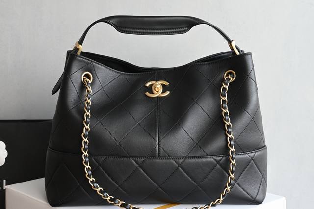 白金版正品级 包装如图 全新到货 购物袋小号 黑色拼接 专柜售价购入开发 爆款之一 包身柔软上身舒服 超大容量轻松装下日常所需 逛街、旅行都是超高值好伙伴 五金