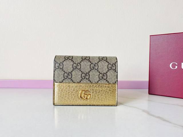 顶级原厂皮！ 配全套原厂绿色包装 令人欲罢不能的美包你收了吗？Gg Marmont系列，优雅精巧的设计可是俘获了不少少女的芳心！同时也是全球达人必备的百搭单品！
