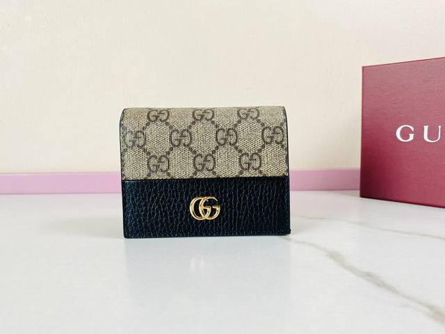 顶级原厂皮！ 配全套原厂绿色包装 令人欲罢不能的美包你收了吗？Gg Marmont系列，优雅精巧的设计可是俘获了不少少女的芳心！同时也是全球达人必备的百搭单品！