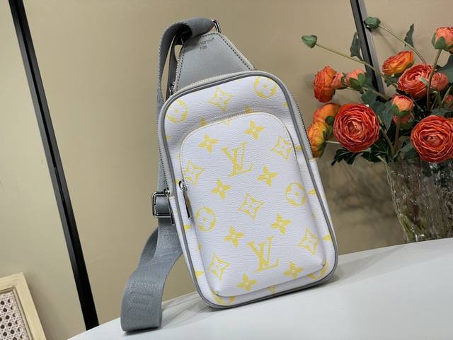 顶级原单复刻独家实拍 Avenue Slingbag 单肩胸包 M15078 米灰色 黄字丝印 Avenue Slingbag由Monogram Glow帆布制