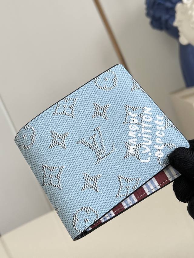 顶级原单 独家实拍 M14691蓝 Multiple 钱包采用 Monogram 帆布制造，设有多个口袋，可供放置信用卡、纸币、发票。11.5 X 9 X 1.