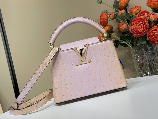 顶级原单复刻独家实拍 Capucines 迷你手袋 N48865 24713 浅粉色渐变 鸵鸟 高贵的鸵鸟皮纹,奢华的山羊皮衬里,闪亮的金属饰件,特有的Capu 顶级原单复刻独家实拍 Capucines 迷你手袋 N48865 24713 浅粉色渐变 鸵鸟 高贵的鸵鸟皮纹,奢华的山羊皮衬里,闪亮的金属饰件,特有的Capu