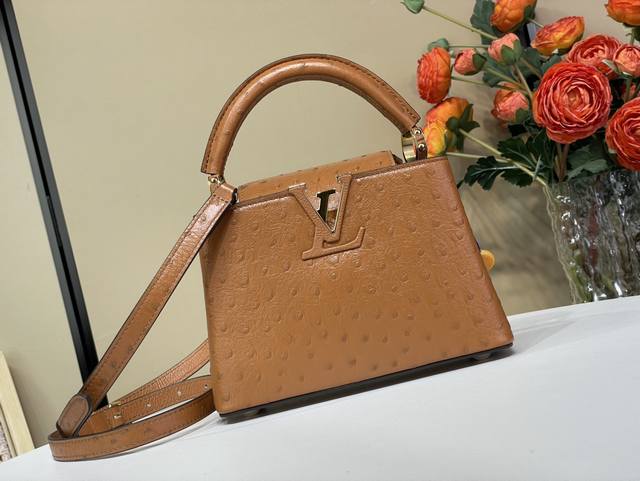 顶级原单复刻独家实拍 Capucines 迷你手袋 N48865 24713 棕色 鸵鸟 高贵的鸵鸟皮纹,奢华的山羊皮衬里,闪亮的金属饰件,特有的Capucin 顶级原单复刻独家实拍 Capucines 迷你手袋 N48865 24713 棕色 鸵鸟 高贵的鸵鸟皮纹,奢华的山羊皮衬里,闪亮的金属饰件,特有的Capucin