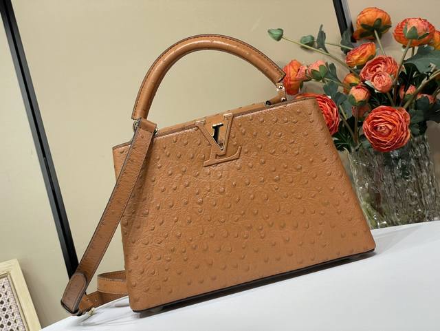 顶级原单复刻独家实拍 Capucines Bb 手袋 N48865 24713 棕色 鸵鸟 高贵的鸵鸟皮纹，奢华的山羊皮衬里，闪亮的金属饰件，特有的Capuci