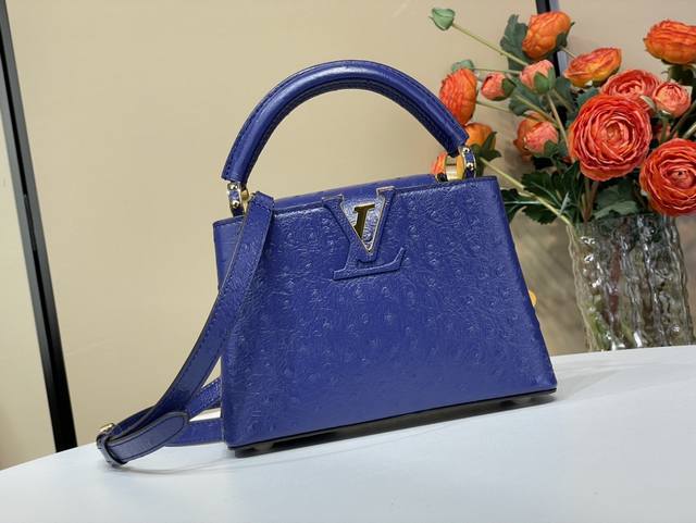 顶级原单复刻独家实拍 Capucines 迷你手袋 N48865 24713 深蓝 鸵鸟 高贵的鸵鸟皮纹，奢华的山羊皮衬里，闪亮的金属饰件，特有的Capucin