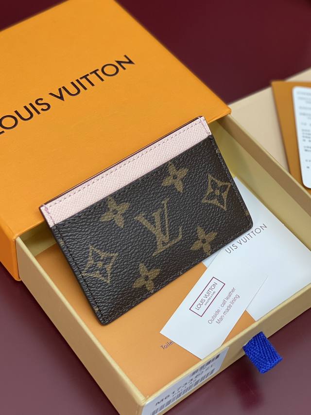 出厂价P M61733 粉色！卡片夹卡套 一个内夹层供放较大的卡片 两个外夹层可供放信用卡、乘车卡等各式卡片Size11*7Cm。