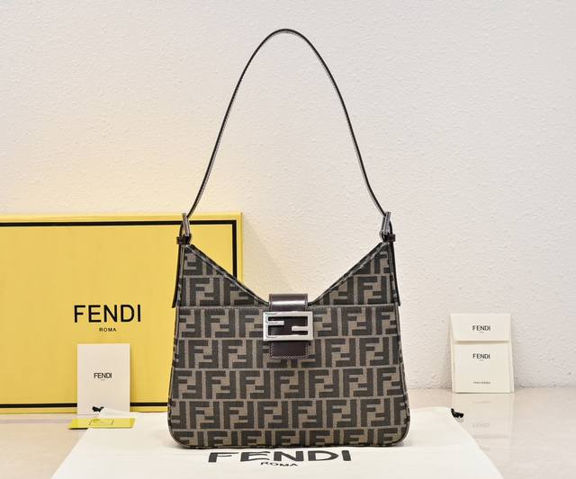 原单 出货 F End1 Vintage 中古老花腋下包 这款老花中古款真的是宝藏，不管包身大小还是肩带长短，背在腋下都是很时髦的一款，万年经典不过时，简约的设