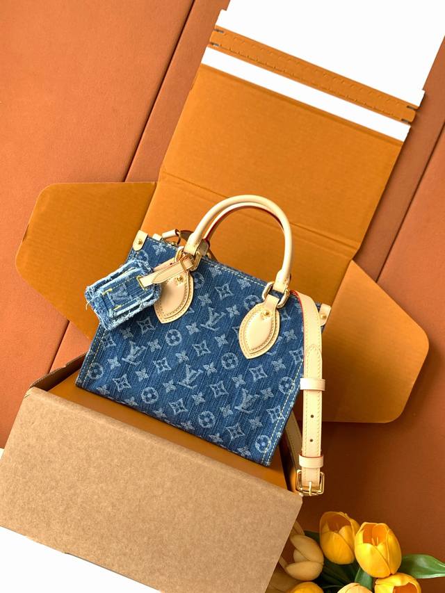 出厂价P 特级Mb牛仔布 Onthego 小号手袋 型号：M14633 材料：A+级全钢五金，进口高弹面料 包装：全套特级免税Mb包装 尺寸：19 X 11.5