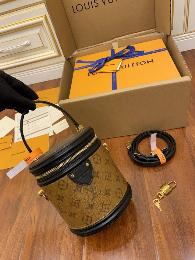 出厂价P M43986特级加强版 品质提升.专柜同步电子芯片内码、礼品袋、保护纸、铜版电子标签、合格证 皮料是正品代工厂P意大利A级皮料 特级正品 :所谓的特级 出厂价P M43986特级加强版 品质提升.专柜同步电子芯片内码、礼品袋、保护纸、铜版电子标签、合格证 皮料是正品代工厂P意大利A级皮料 特级正品 :所谓的特级