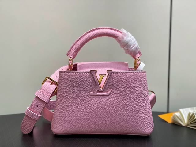 出厂价P 顶级原单 M24545茉莉粉 全皮Cap那英款系列 Capucines 迷你手袋 M24727 Capucines 中号手袋于 2013 年问世,以 出厂价P 顶级原单 M24545茉莉粉 全皮Cap那英款系列 Capucines 迷你手袋 M24727 Capucines 中号手袋于 2013 年问世,以