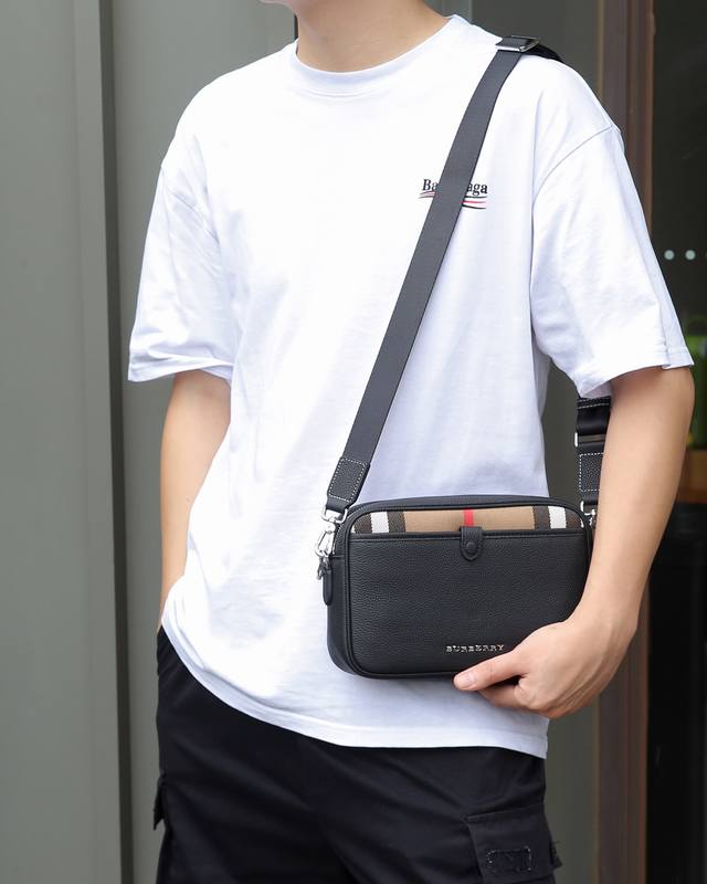 所见即所得 P，款号Fh一5023，最新，最火爆，最多功能，最实用的一款男式时尚包，内格有拉链，有多个卡位，收纳空间足够，设计闭合开口处宽，方便收纳物件，一款能