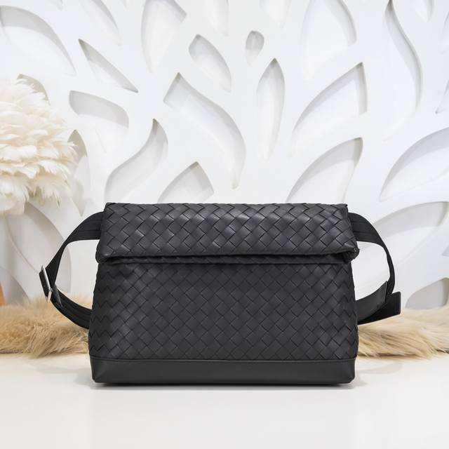 Bv-最新款男士斜挎包原单品质 官网同步 采用顶级打腊胎牛皮 手感超赞 专柜原装五金 独特的设计风格 完美至极 细节做工精致 大气中有内涵 高端上档次 高品质尺 Bv-最新款男士斜挎包原单品质 官网同步 采用顶级打腊胎牛皮 手感超赞 专柜原装五金 独特的设计风格 完美至极 细节做工精致 大气中有内涵 高端上档次 高品质尺