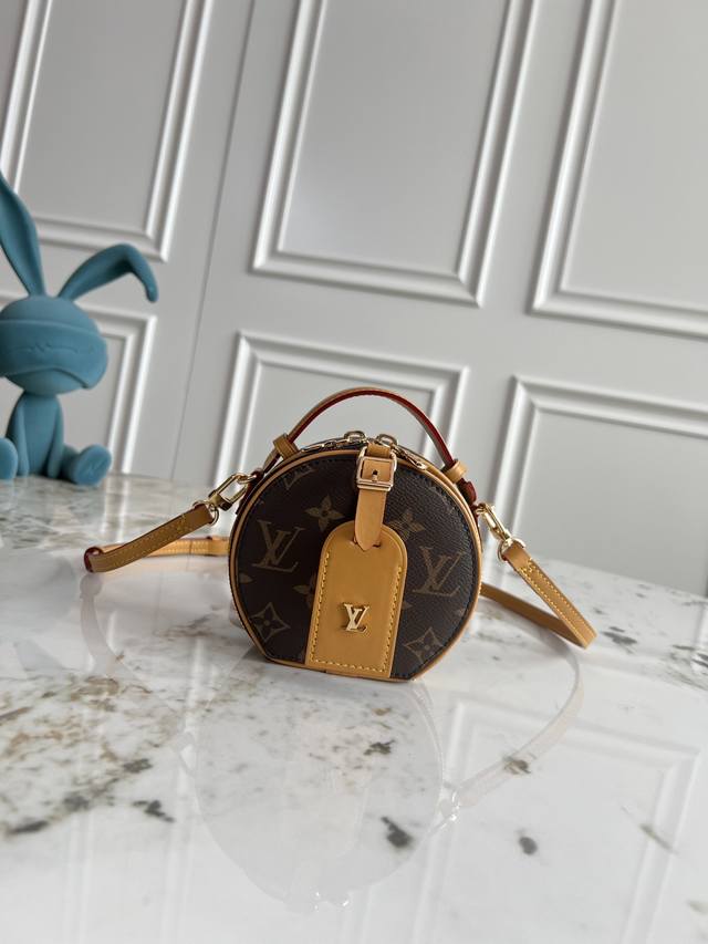 独家背景 动态芯片 顶级原单 M44699老花 M68276黄花 本款 Mini Bote Chapeau 手袋采用 Monogram 帆布塑造经典构型，以皮革