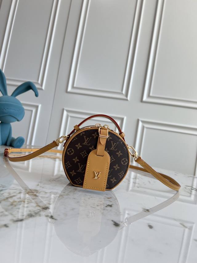 独家背景 动态芯片 顶级原单 M83575老花 M83614黄花 本款 Mini Bote Chapeau 手袋采用 Monogram 帆布塑造经典构型，以皮革