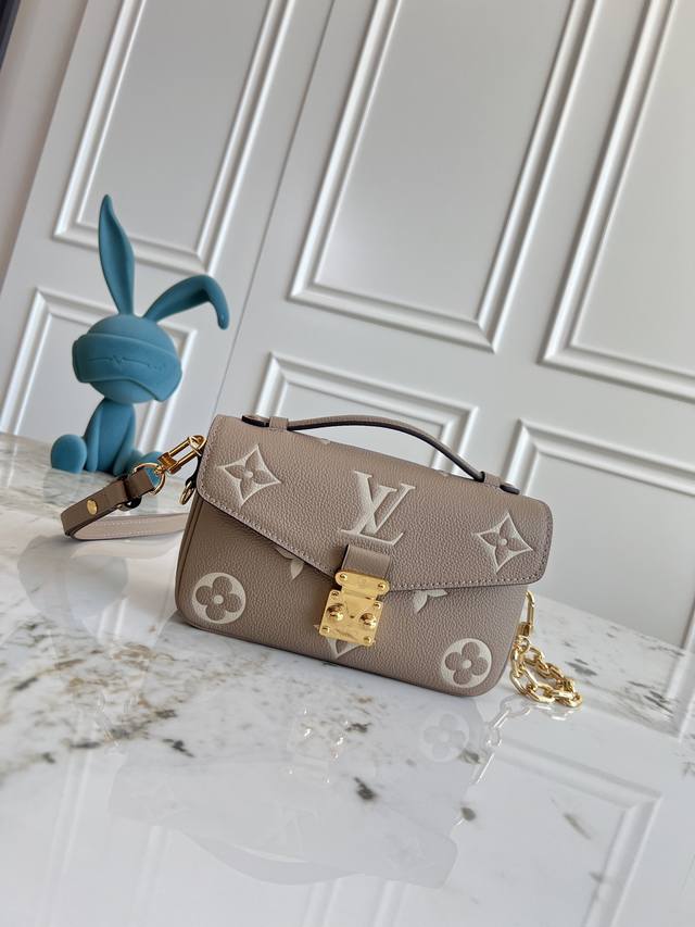 M47045粉色M23940紫色M46595黑色 M22942米白 M23081杏色 M46596黑色顶级原单 本款 Pochette MéTis East W