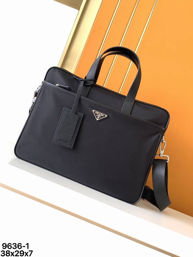 公文包原单：9636-1#顶级原单货普拉专柜最新款，全钢密码锁，高端大气，时尚有品味，防水布配头层牛皮，质感高端大气，超级实用，专柜高清最新Logo伍金配件。尺