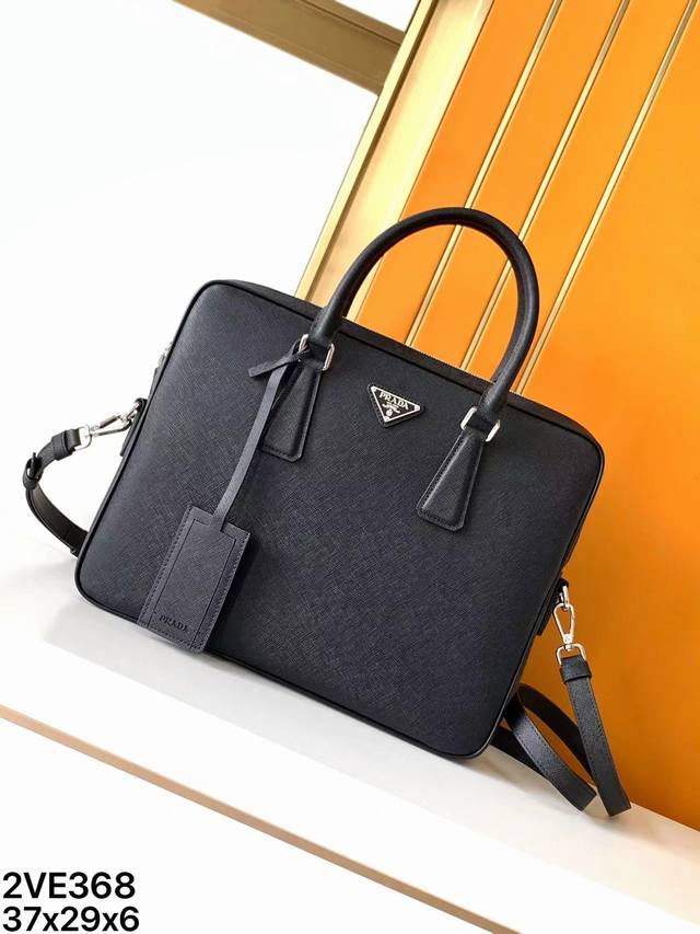 公文包原单：2Ve368#顶级原单货普拉达专柜最新款，高端大气，时尚有品味，顶级专柜进口头层西斑纹皮，质感高端大气，专柜最新的大Logo，超级实用，专柜高清Lo