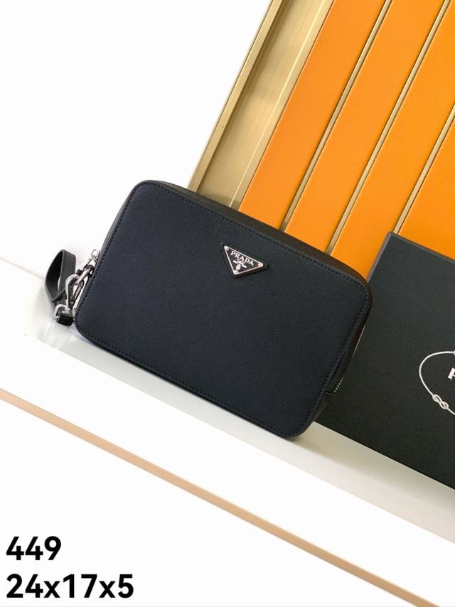 手包原单：449#黑色顶级原单货普家专柜最新款，高端大气，时尚有品味，头层牙签纹皮，质感高端大气，超级实用，专柜高清最新Logo伍金配件。尺寸：24X17X5-