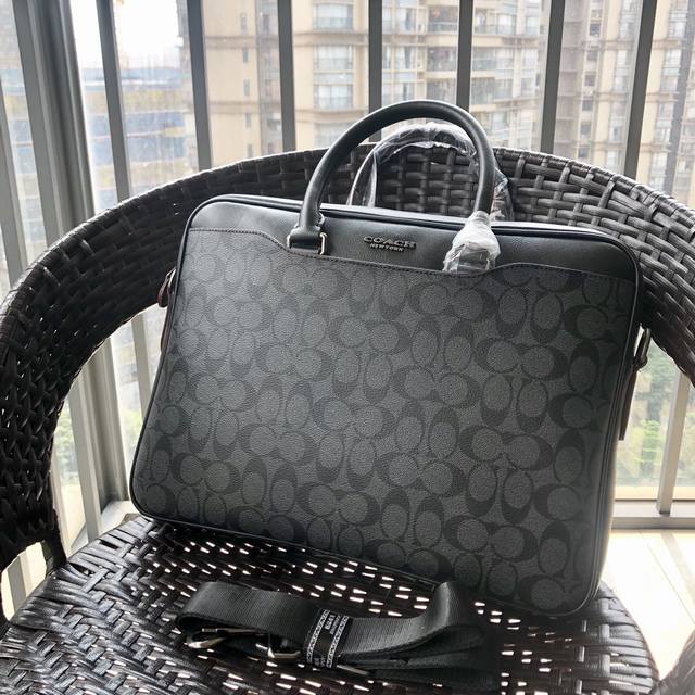 新款 蔻驰 海外传统独特单拉链公文男包原版购入打版 做工精细 原版牛皮+原版五金男神必备秘 特别有面子 成功男士需要更高档的男包高端大气 出差上班必备！款号：7