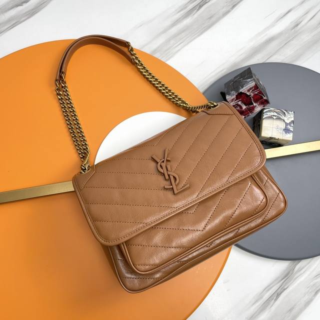 原单 精品专供 28_焦糖色古金 突破性地采用做旧油蜡牛皮，打蜡出来的效果有点像机车风，超级帅气，经典的人字纹，采用绗缝的工艺，车线工艺精湛，取5股绣线超显档次