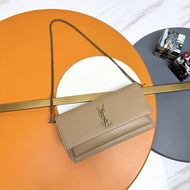 杏色 古金 原厂皮、精品专供 新品上市Ysl新款Sunset Box手拿包也可以腋下背！经典Sunset Box皮革手拿包，饰以标志性Cassandre。这款手
