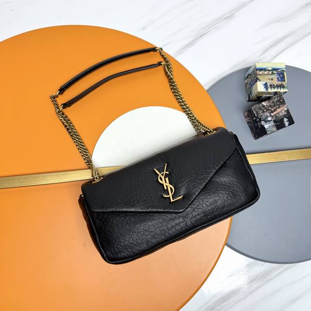 Calypso_大象纹羊皮链条包 进口意大利羊皮制作,手感柔软细腻,经典的Y家Logo、链条及扣眼五金均采用巴金哑光五金,包袋开口处折叠后使用了磁性四合扣封口, Calypso_大象纹羊皮链条包 进口意大利羊皮制作,手感柔软细腻,经典的Y家Logo、链条及扣眼五金均采用巴金哑光五金,包袋开口处折叠后使用了磁性四合扣封口,