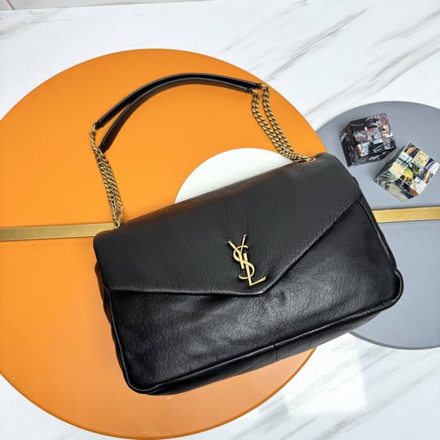 P大象纹黑 金 顶级原单、精品专供 简约而不失优雅圣罗兰的新标志性手袋！浓郁的法式风情！古铜色配件按扣开合、一个内部拉链口袋。包型由细粒度进口羊皮制成、有衬垫绗