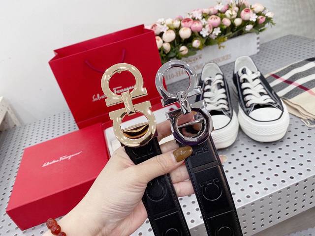 菲拉格慕 通用款 宽度：3.4Cm新款纯牛皮 搭配新款大气精致扣头追求高端 品味的体现Iphone实物实拍上身效果超好