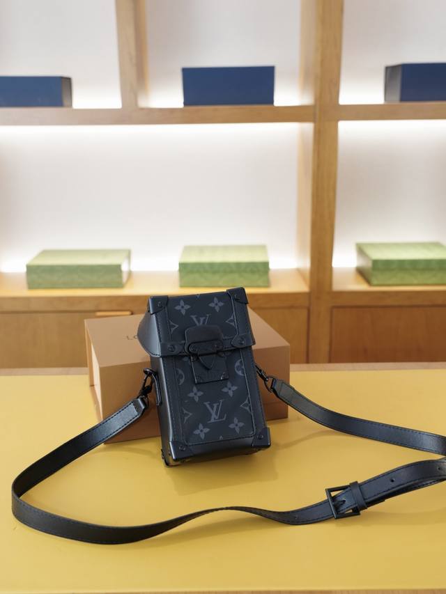 路易威登 官网同步 高版本 斜挎单肩背包 永恒不过时的标志性产品 纯原单小牛皮 顶级五金制作 非市面普通版本 今年Lv最爱的款式 全部实拍 实用性非常高 完全不