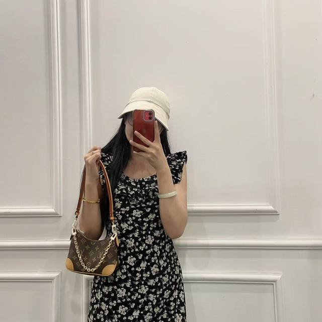 礼盒包装 爆款对版 迷你牛角包芯片版爆款 Lv老花牛角包 单肩斜挎中古 Vintage包包V老花村上隆限定薇薇安女包Lv老花限定 ！超美！好多网红潮人都在背 单