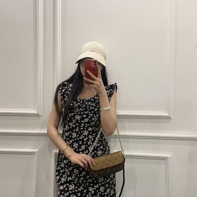 拼色麻将配黑皮。折叠礼盒包装 2025新款 Lv 路易威登 Wallet On Chain Ivy 腋下包 Lv神作，Lvy Woc新款新款麻将 这个叫做Lvy