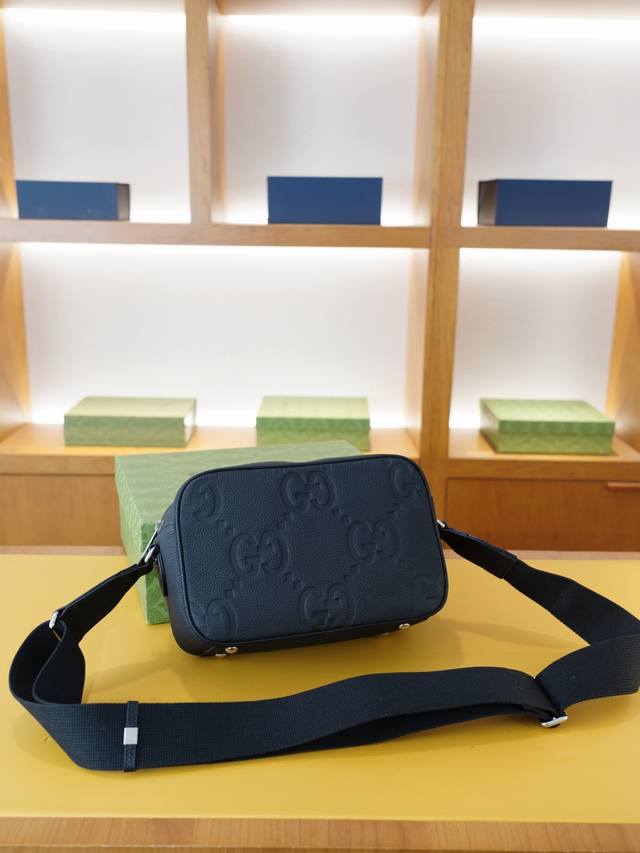 古驰 官网同步 高版本 斜挎单肩背包 永恒不过时的标志性产品 纯原单小牛皮 顶级五金制作 非市面普通版本 今年Gucci最爱的款式 全部实拍 实用性非常高 完全