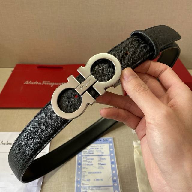 品牌:菲拉格幕Ferragamo 钢扣 等级:原单私货.进口头层牛皮黑底,专柜售、堪比正品!油边精致 电脑车线 手感柔软.实物拍摄无修饰 上身效果超好、长度可裁 品牌:菲拉格幕Ferragamo 钢扣 等级:原单私货.进口头层牛皮黑底,专柜售、堪比正品!油边精致 电脑车线 手感柔软.实物拍摄无修饰 上身效果超好、长度可裁