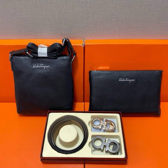 菲拉格慕Ferragamo 头层皮质组合礼盒包装腰带俩款包包超级组合 公文包包是很实用的选择。手提包日常是非常适合 的。 双扣皮带：头层皮质带身搭配3.5Cm广