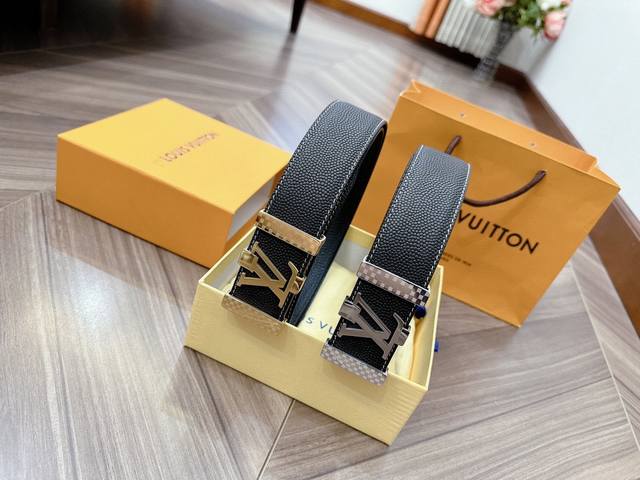 路易威登 进口 原单品质经典男款腰带专柜Togo皮搭配精钢扣 钢扣不褪色 纯牛皮 3.8厘米 实用与美观兼并。 下单备注腰围尺码