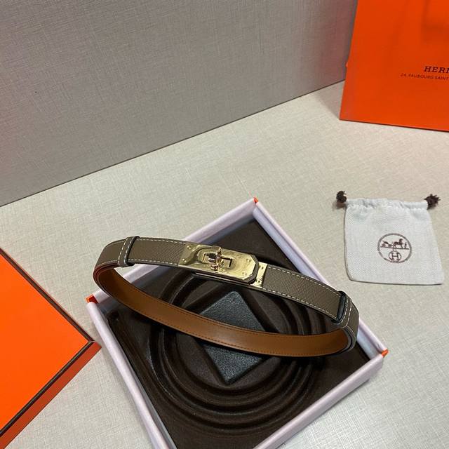 爱马仕 女士皮帶,寛2Cm,搭配裙子和裤子都可以,颜色也有很多选择,不错的选择,这款比较斯文,亮金色金属扣,长度可自行调节。 爱马仕 女士皮帶,寛2Cm,搭配裙子和裤子都可以,颜色也有很多选择,不错的选择,这款比较斯文,亮金色金属扣,长度可自行调节。