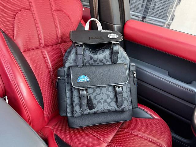 高端货 新款 “ Coach ”蔻驰双肩包 Coach蔻驰学生双肩包 Sprint 29 经典标志贴饰搭扣开合 牛皮革拼人造革 双肩包 大号 男款 炭黑色 内设