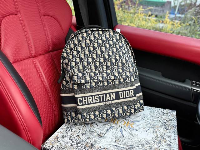 高端货 新款 “Door 迪奥”双肩包 迪奥双肩包 大容量 Saddle 老花满印刺绣拼牛皮革 书包背包双肩包 男款黑色 高清五金Logo标志、专用里内里。顺滑