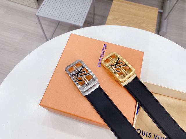 路易威登 自动带全新视觉 打破传统 你看出是自动带了吗[偷笑]谁说滑道只适合年龄大的[坏笑][坏笑]意大利专业师傅 独具匠心 打照一款 舒适耐用 不厚重 的减龄