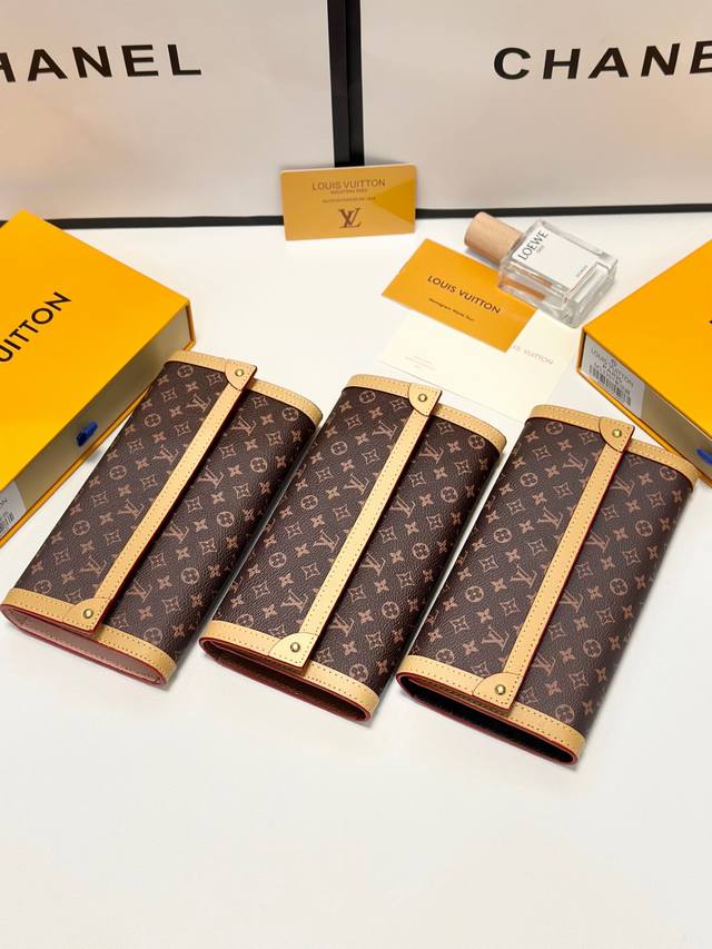 颜色 老花粉 老花棕 老花黑尺寸 19X10新款 经典老花面料用双色皮革衬托出图案，打造出精致的氛围。既紧凑又能收纳纸币、硬币、卡片的空间也很有魅力。